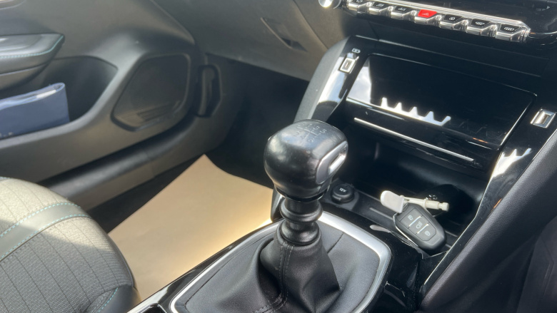 Peugeot 208 1.2 PureTech 100 Allure 5dr Petrol Hatchback